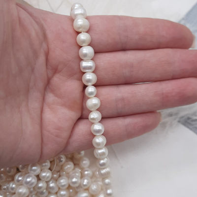 Перли натуральні, 7-8 мм., білий, овальний, нитка 35 см.