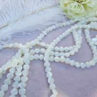 Бусины из натурального перламутра, сердце, 6 мм, белые, нить 40 см.