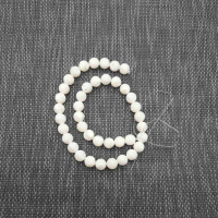Бусины из перламутра натурального, круглые, 10 мм., белые, нить 35 см.