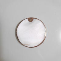 Кулон - диск из перламутра с позолотой, 40 мм Кулон - диск из перламутра с позолотой, 40 мм